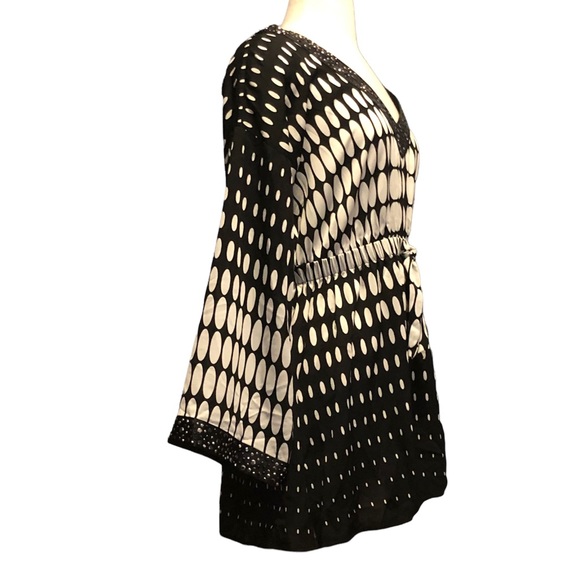 ST JOHN Blouse
92% Silk & 8% Spandex Size S - Picture 9 of 10